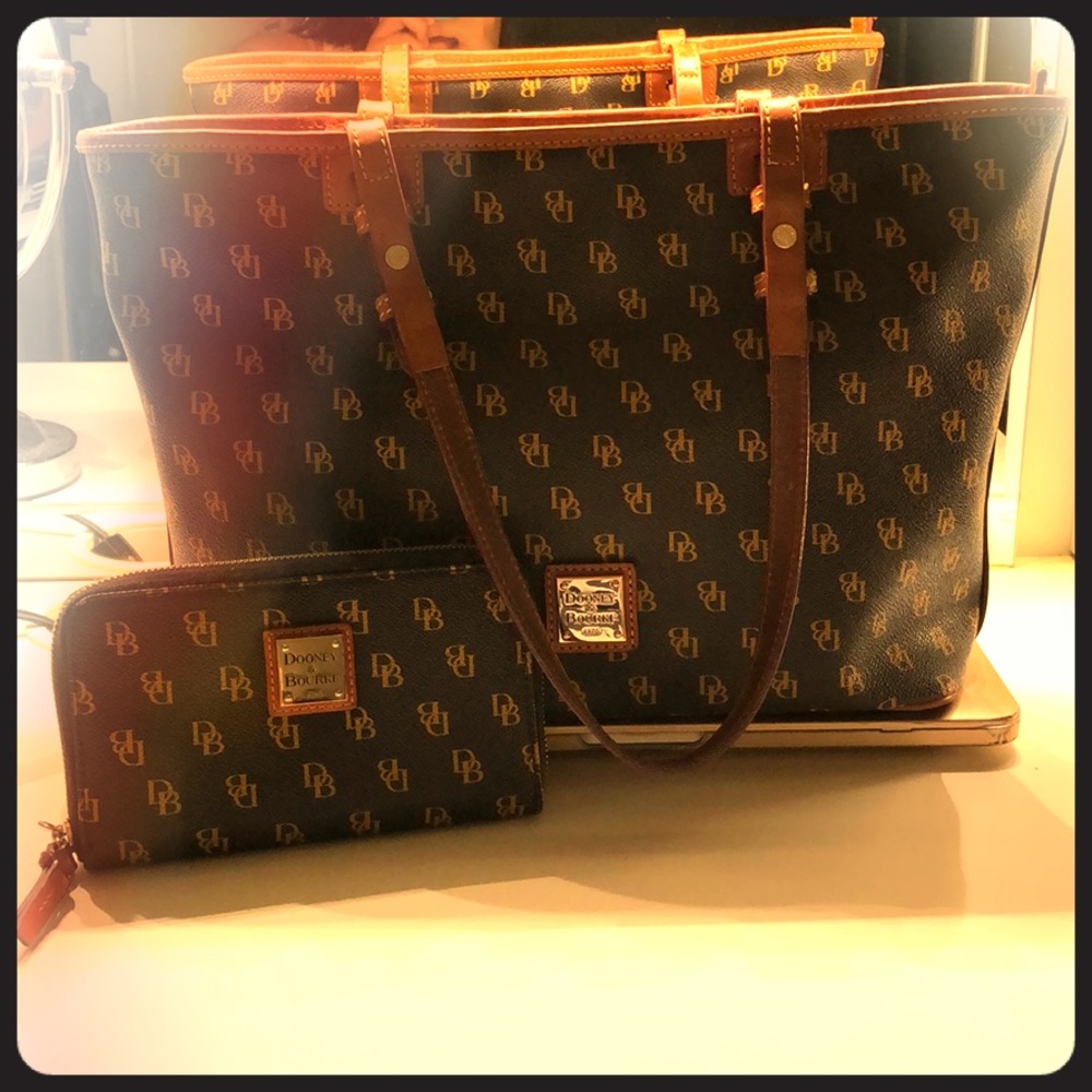 **SOLD** Dooney & Bourke Greta Leisure  w/wallet
